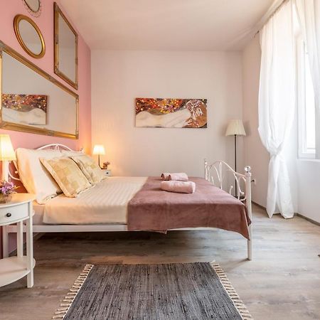 Old City Romantic Studios 4 With Free Private Parking Pula Buitenkant foto