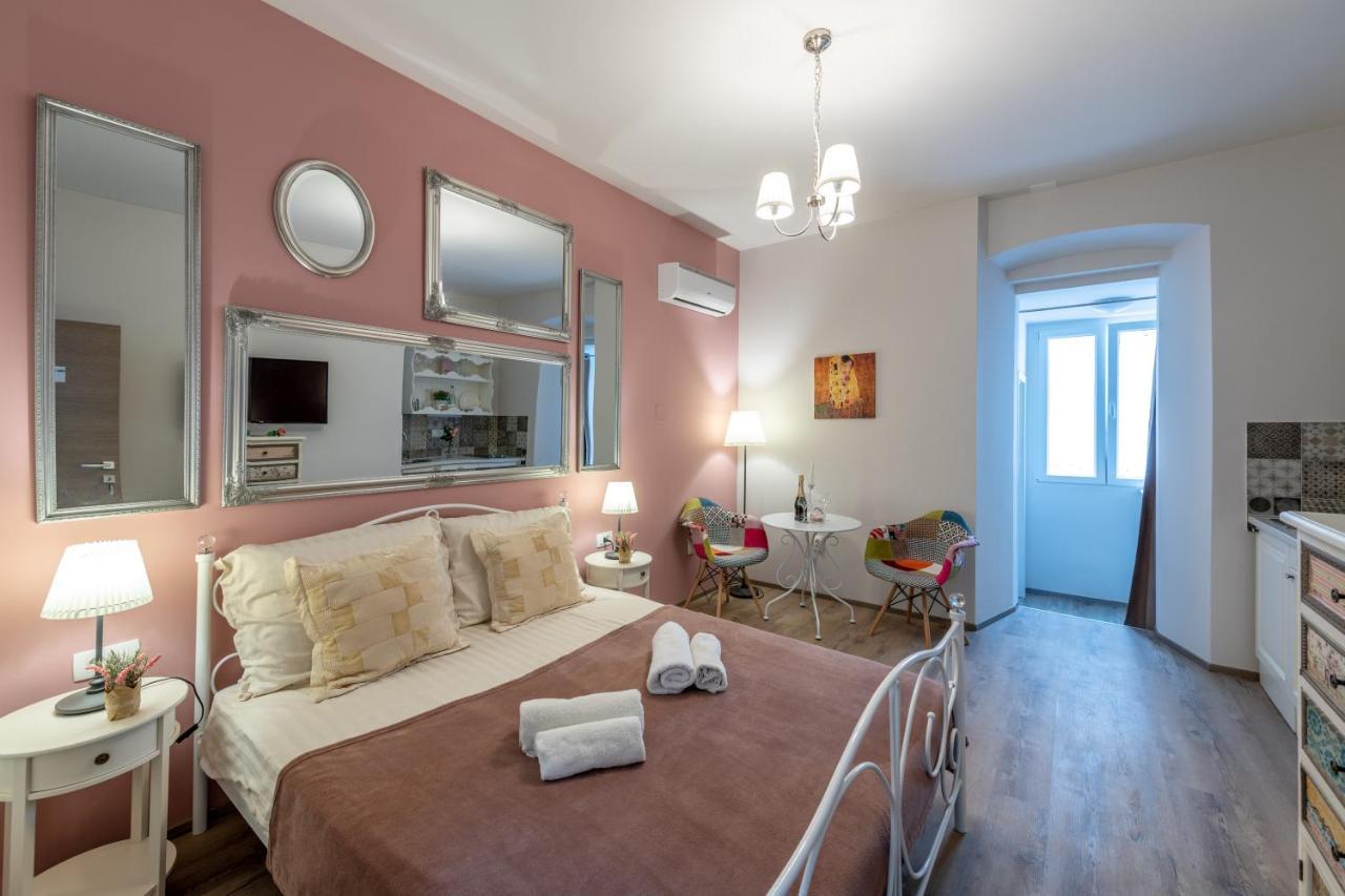 Old City Romantic Studios 4 With Free Private Parking Pula Buitenkant foto