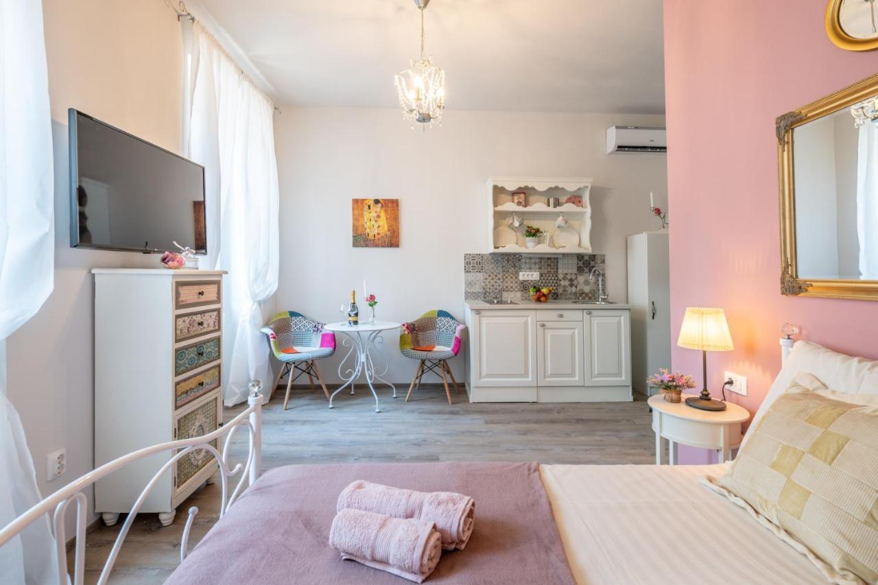 Old City Romantic Studios 4 With Free Private Parking Pula Buitenkant foto