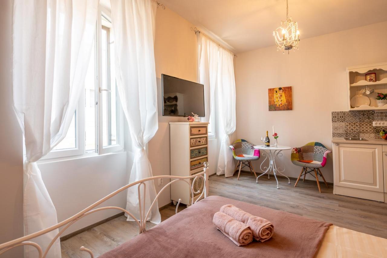 Old City Romantic Studios 4 With Free Private Parking Pula Buitenkant foto